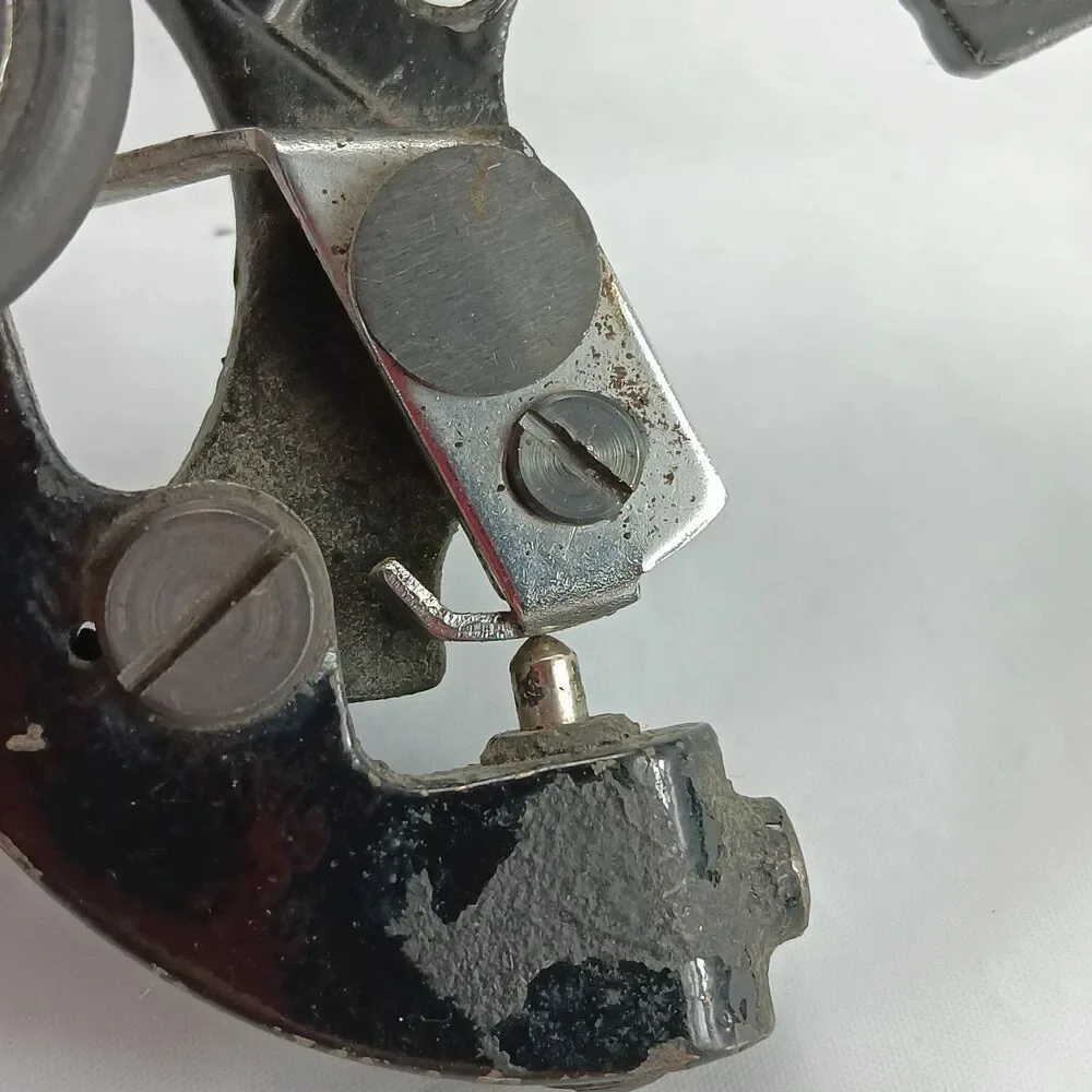 Sewing Machine Bobbin Winder Italy 21136 Unknow Brand